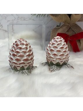 Pinecone salt and pepper shakers
